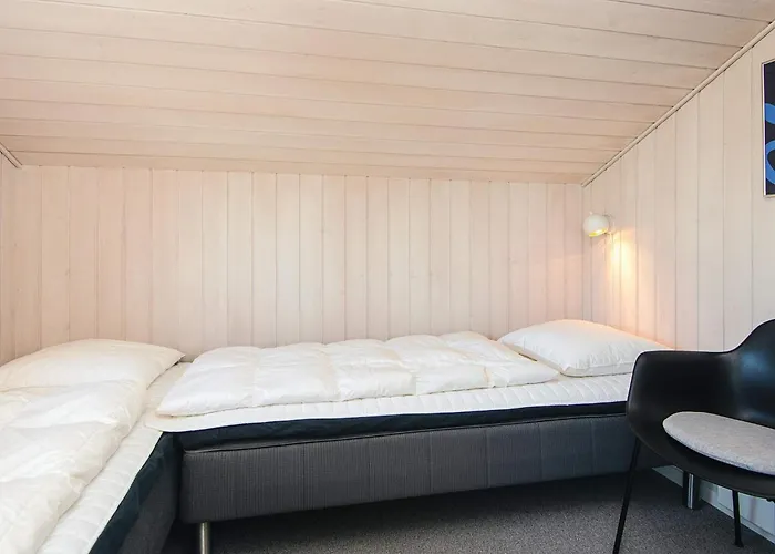 8 Person In Hjorring-by Traum